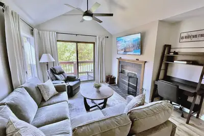 Image de Newly Renovated 2-bedroom condo, stunning views of Mount Snow, West Dover, Vt