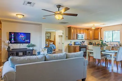 Image de Second Story Suite w/ Balcony