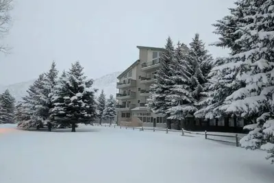 Image de Falcon Point 1 Bedroom Condo with fireplace\n\n