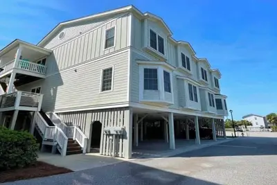 Image de 3-bedroom villa in peaceful Edisto Island, seconds from the beach