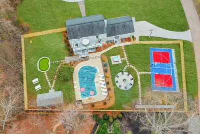 Image de Greensboro Getaway Villa | HotTub + Pool + FirePit + Sports Court + Golf