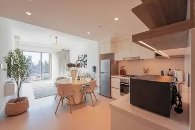 Image de Chic 2-bedroom downtown apartment with Burj Khalifa views