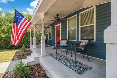 Image de Southport Salty Patriot-Walk to Dt/Pets/Fully fenced with firepit!