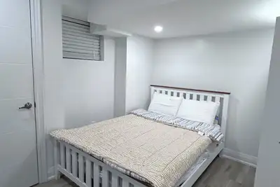 Image de Basement Room 2 with a stylish washroom @Welland, On