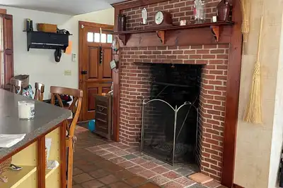 Image de Waterfront, spacious home on secluded lot on Long Lake in Harrison
