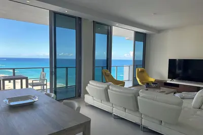 Image de Spectacular Beach front with WiFi, fitness room and Spa service