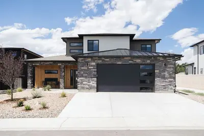 Image de Brand New 4-bedroom custom home in Grand Junction. Walk to amenities!
