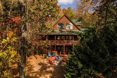 Image de Nature's Retreat - Spacious cabin w/hot tub and firepit near Blue Ridge!