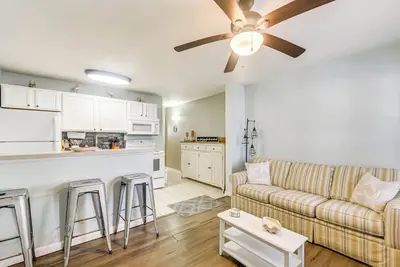 Image de Walkable Couple's Retreat in North Myrtle Beach!