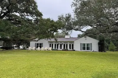 Image de Luxury 6 Bedroom Vintage Estate home sitting in 11 Acres inside Sienna