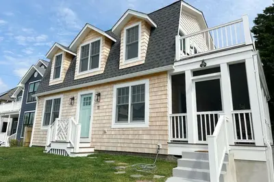Image de New Listing~ Charming 4-bedroom cottage in Rehoboth Prime Weeks Available