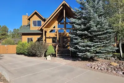 Image de Pinetop, Arizona 4 bdrm Beauty. Can sleep up to 16. All new furnishings. Updated
