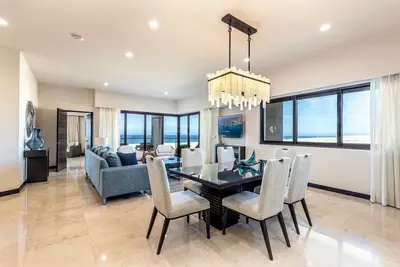 Image de Luxury 3-bedroom beachfront condo at Diamante Ocean Club Residences