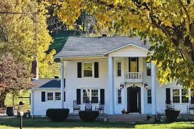 Image de Country Colonial Retreat