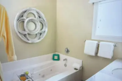 Image de Charming 2-bedroom townhome in nice Williamsburg with WiFi, fitness room