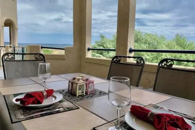 Image de Island on Lake Travis Retreat \n\n