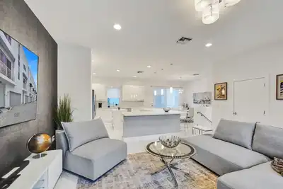 Image de Modern spacious townhome across the street from Pompano Beach