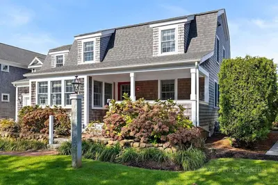 Image de Chatterbox: 032-Cb Chatham Charm in the Heart of Town