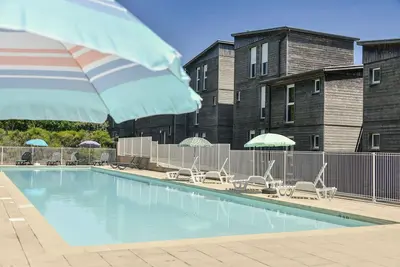 Image de T2 de charme avec terrasse privée | Piscine