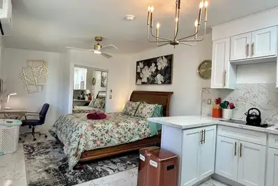 Cozy & Stylish Guest House in Gardena Near SpaceX & L. A Beaches