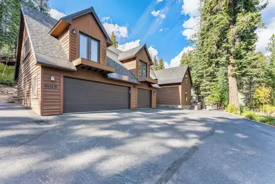 Image de Lakeview Gem—Near ski resorts, Lake across street!