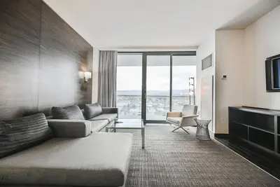 Image de Studio Mountain View w/Open Balcony at Palms Place