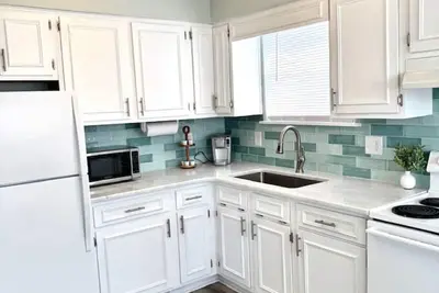 Image de 🌴 Charming 2br Beach Cottage at Ocean Lakes | Bright & Airy + Free Golf Cart