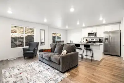 Image de 4-bedroom townhome in brilliant Cedar City with Ev Charger, WiFi, Ac