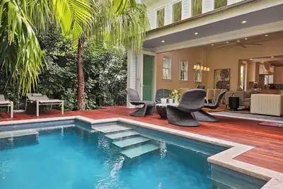 Image de Villa La Isla- Luxury Vacation Rental 1\/2 block from Duval