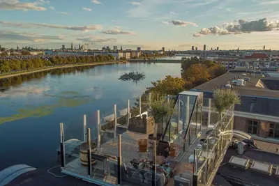 Image de Penthouse central avec terrasse privée sur le toit