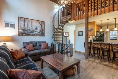 Image de New! ! Modern Chalet-Style Cedar Townhome