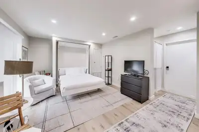 Image de Cozy Marina Studio w/ Murphy Bed & Garden Oasis