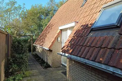 Image de Comfortable vacation home on a small park in Burgerbrug.