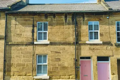 Image de 1\/2 mile from Alnwick Castle & Gardens, Few mins walk to the town. Dog friendly!