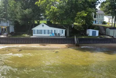 Image de New! Shimmering Shores - Two Lakefront Homes on Lake Huron! Great Family Getaway!