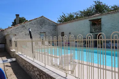 Image de A 5mn du village médiéval, classé plus beau village de france, maison climatisée,