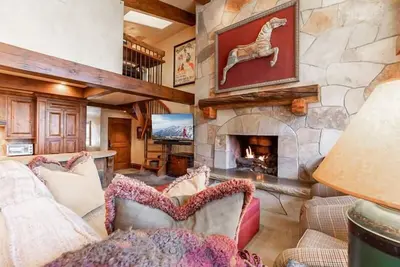 Image de Located on the Creek in the Middle of Vail Village, Village Center Condos