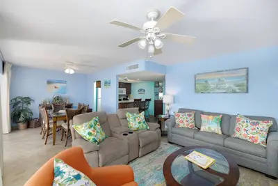 Image de Relax! Great corner Condo with a view