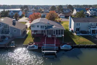 Image de Large Waterfront Home In Quiet Neighborhood In Ocean Pines