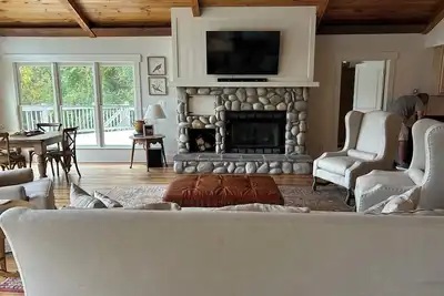 Master’s Week Charming 7-bedroom cottage with WiFi and Ac on Lake Oconee