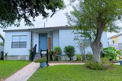 Image de No Cleaning Fee 3 Br 2 Ba 4 bed Charming Home in Downtown Brownsville, near Zoo