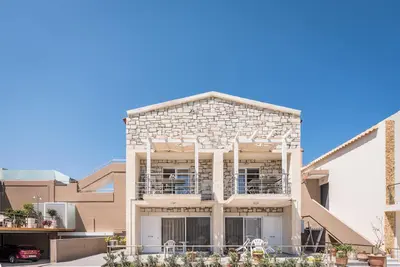 Image de Athina Apartments: elegant and affordable maisonettes by the beach