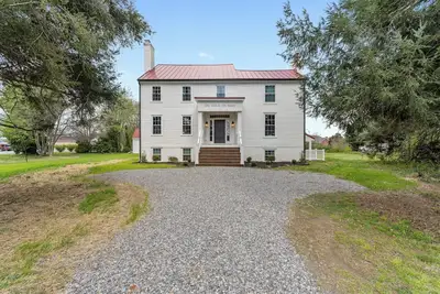 Image de Historic Farmhouse Mansion w/8 working fireplaces