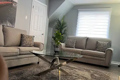 Image de Downtown - Large Modern 2 Br Apt + 1 Free Parking