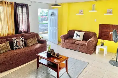 Image de 2 bdr/1bth apt Central in Kingston