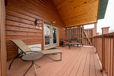 Image de Cabin 8 Our Romantic Suite offers a jetted tub and views of Mille Lacs lake