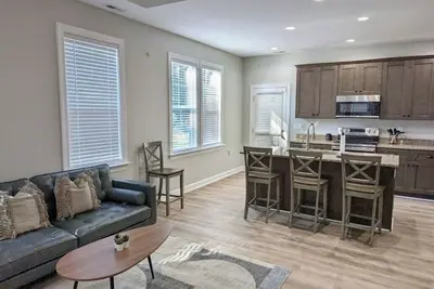 Image de Over the Railroad, Private Modern Farmhouse w/ Late Checkout