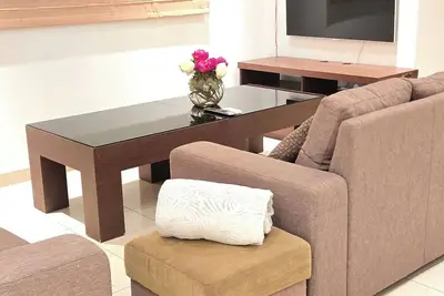 Image de Large 4-bedroom apartment in fantastic Sliema: WiFi, Ac -5 min to the Sea- 8ppl