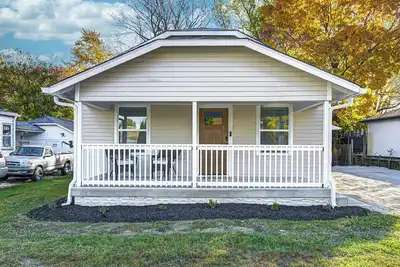 Image de Charming 2-bed home 5 miles to Motor speedway, & 11 miles to Lucas oil stadium.