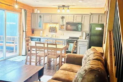 Image de Entire Cabin in Branson, Missouri. Close to everything yet secluded for comfort.